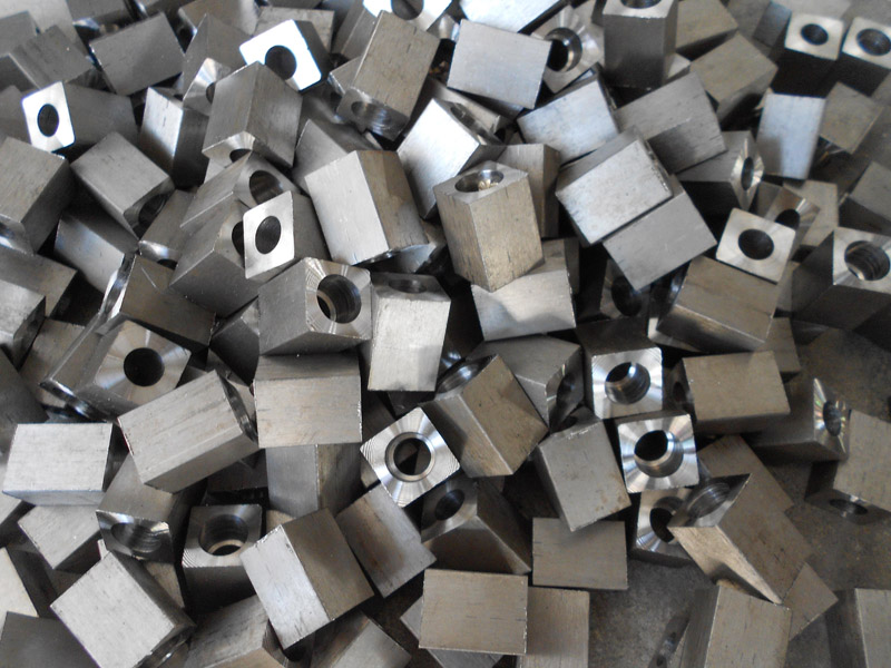 不銹鋼壓塊墊片機(jī)密零件加工